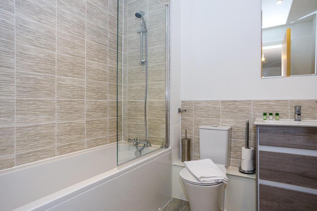 Contemporary 2 Bedroom Duplex In Salford Манчестер Екстер'єр фото