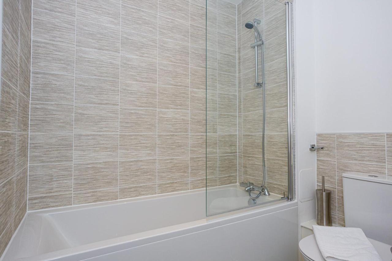 Contemporary 2 Bedroom Duplex In Salford Манчестер Екстер'єр фото
