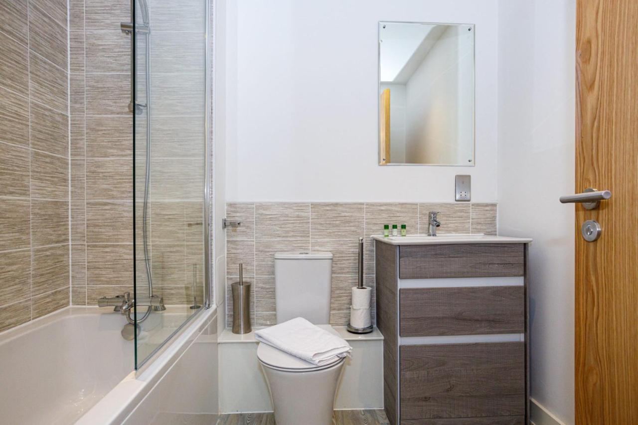 Contemporary 2 Bedroom Duplex In Salford Манчестер Екстер'єр фото